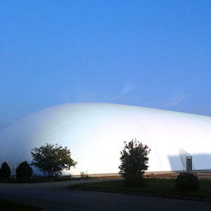 充气式仓库帐篷、帐篷库可作为临时库、简易库使用，比不钢架棚、膜结构、活动房等具有明显优势。